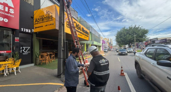Operação Cidade Segura retira 81 toneladas de fios irregulares e regulariza mais de 2,5 mil postes em Goiânia